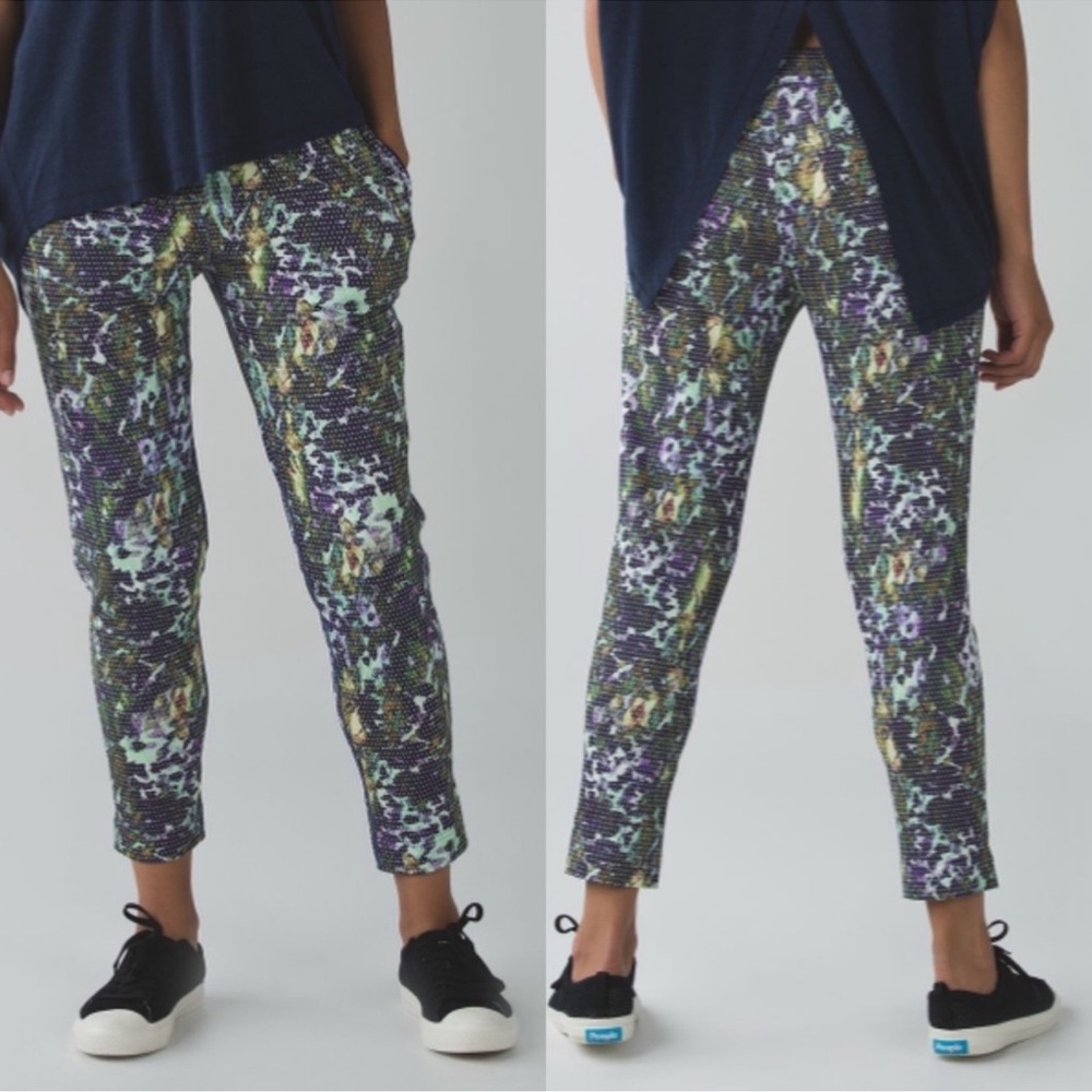 Lululemon Jet Crop (Slim) Floral Print Ankle Pants Comfy Pull-On Size 12